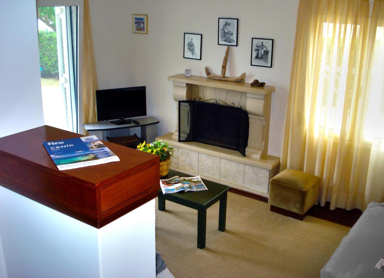 Elina Apartments Gouves Bagian luar foto